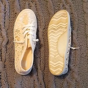 R2 ivory/white lace shoes, size 8